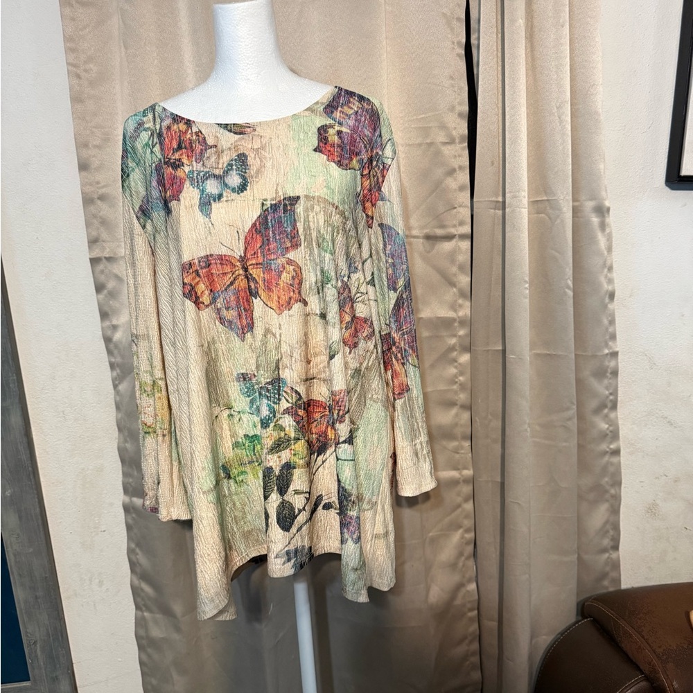Elegant Butterfly Print Women's Tunic
